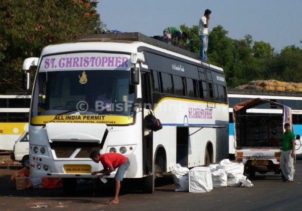 christopher bus with heavy luggage