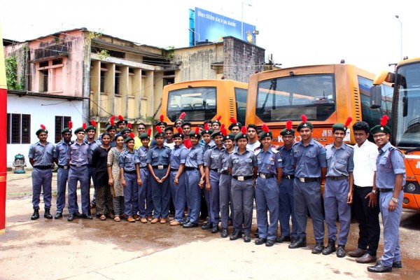 Clean KSRTC Bus Campaign b y NCC Air Wing of Sacred Heart College 3