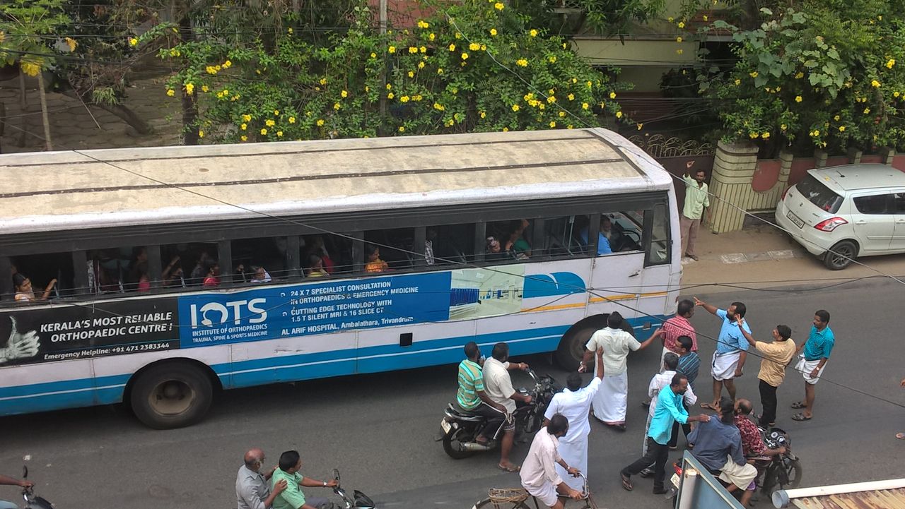 hartal-in-trivandrum-youth-congress-blocking-ksrtc-bus.jpg