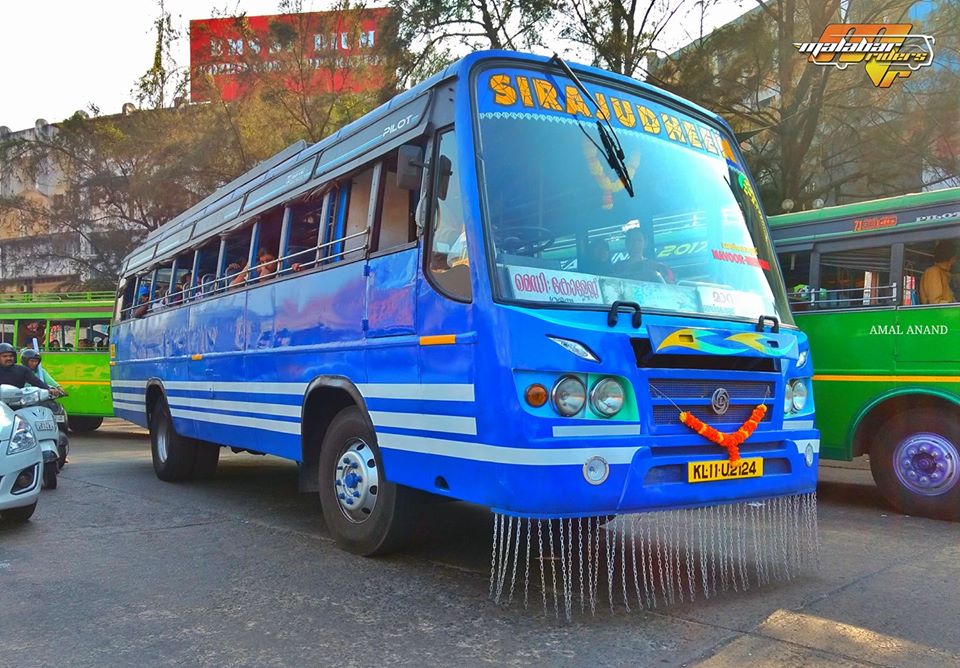 105 оттенков автобуса. Разноцветные автобусы. Маршрутка разноцветная. Расцветки автобусов. Какого цвета автобус.