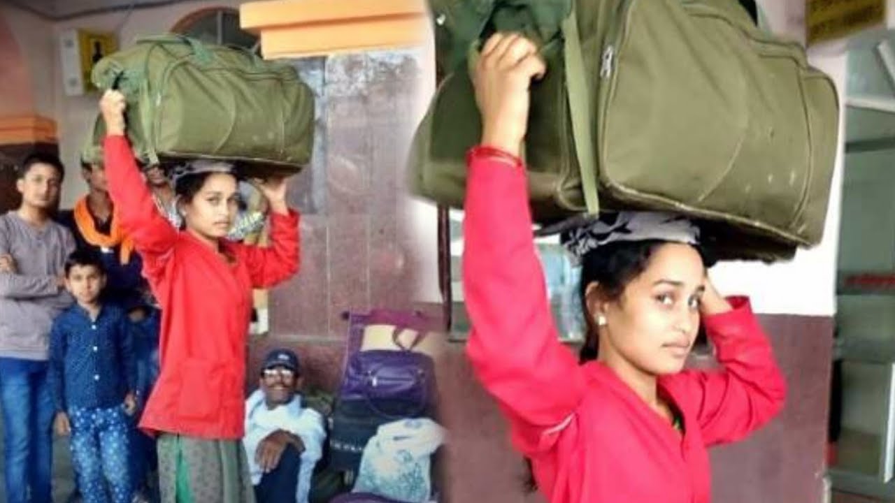 Meet Sandhya Marawi A Coolie Who Travels 250 Km Every Day To Work At Katni Railway Station navandi Travel Blog