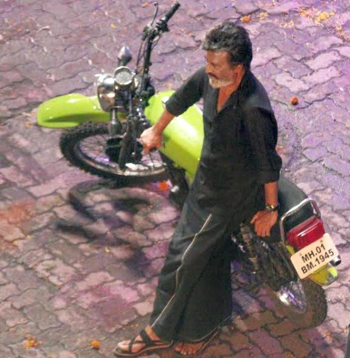 Rajnikanth S Ride In Kaala Is A Vintage Modified Yamaha Rx100 navandi Travel Blog Rajnikanth S Ride In Kaala Is A Vintage Modified Yamaha Rx100 navandi Travel Blog